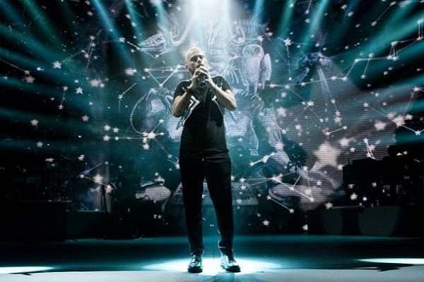 Buon Natale Eros Ramazzotti.Il Nuovo Singolo Di Eros Ramazzotti E Buon Natale Se Vuoi Radio Bruno