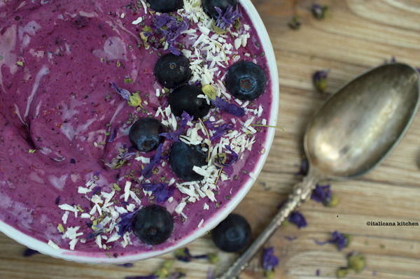 How-To-Make-A-Smoothie-Bowl-1