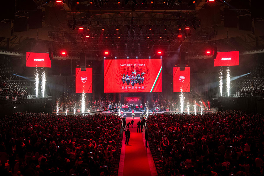 Il Pieno dell'Unipol Arena di Bologna