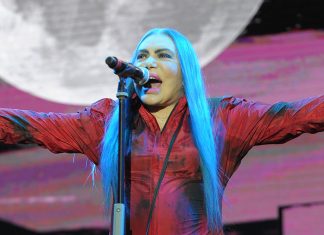 Loredana Bertè festeggia i 50 anni di carriera con il libro “50 volte bellissima”