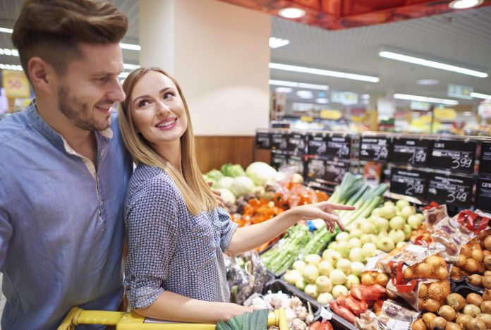 Coppia al supermercato