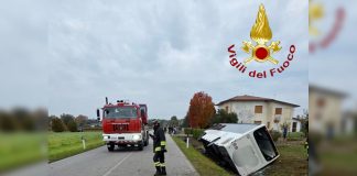 Scontro tra autobus e auto: una persona morta