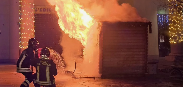 Casetta a fuoco (002)