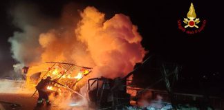 Scontro furgone-tir: due persone muoiono tra le fiamme