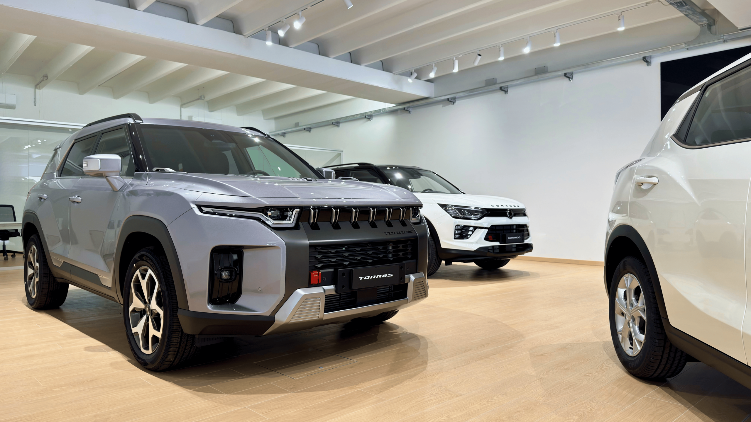 Liberini inaugura il nuovo showroom KGM: un evento tra musica, intrattenimento e novità automotive