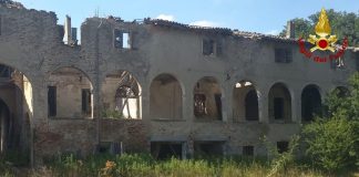 Crolla il pavimento di un casolare: ferito 13enne