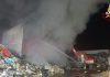 Incendio in un’azienda di autodemolizioni e trattamento rifiuti