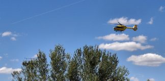 Precipita dal lucernario nel tentativo di recuperare il gatto: 28enne grave in ospedale