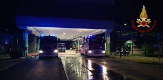 Nella notte incendio in un impianto di recupero rifiuti