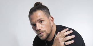 Enrico Nigiotti amplia il tour dopo il sold out: il calendario dei concerti 2026 e 2027