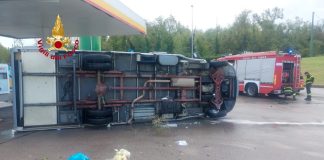 Maltempo in Toscana: tromba d’aria ribalta un camper con a bordo una coppia